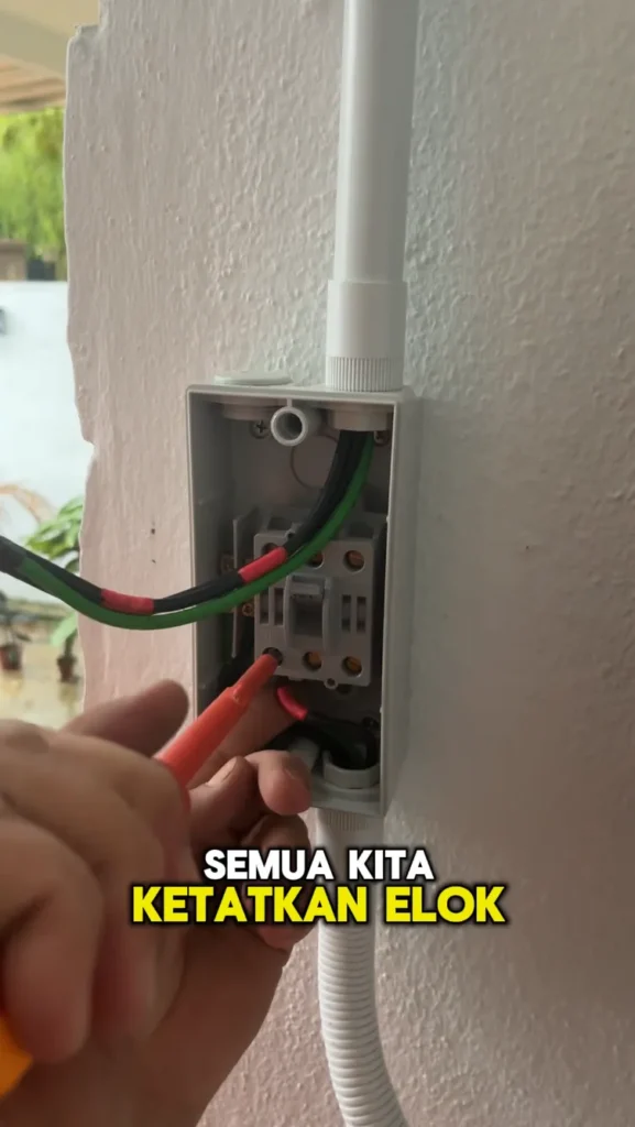 Tightening the outputs of the 6mm2 towards the live terminals of the Proton eMAS 7 Charger