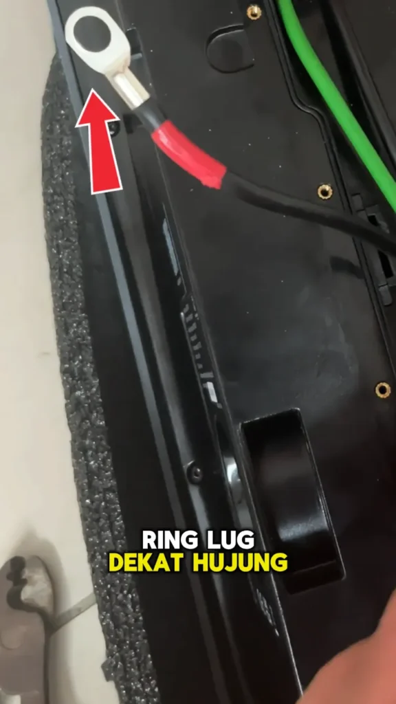 The ends of the copper strands of the 6mm2 copper cables are crimped with the ring connector as the head.